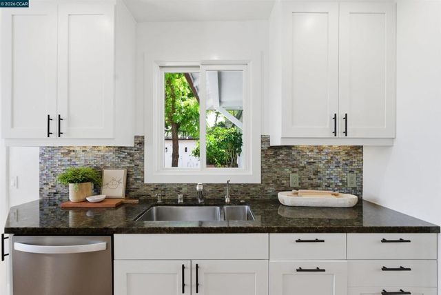 31 Crestview Drive, Orinda, CA 94563