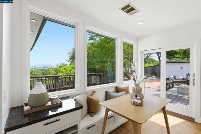 31 Crestview Drive, Orinda, CA 94563
