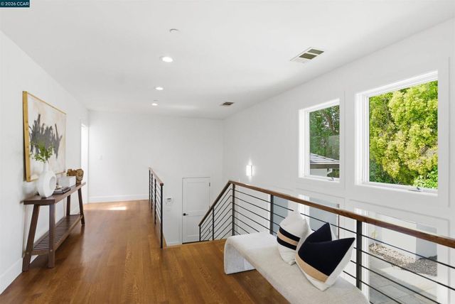 31 Crestview Drive, Orinda, CA 94563