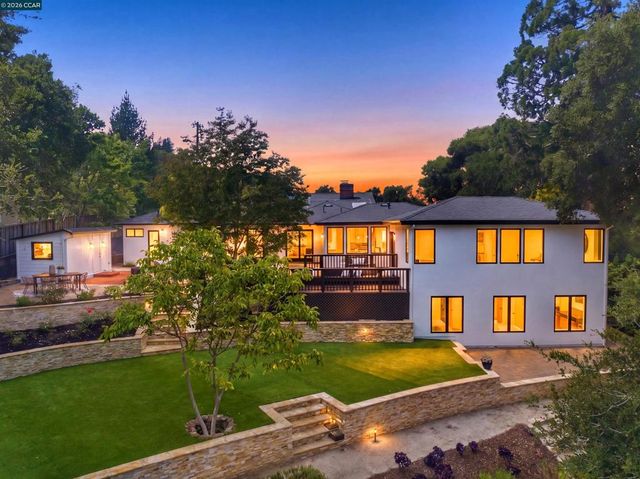 31 Crestview Drive, Orinda, CA 94563