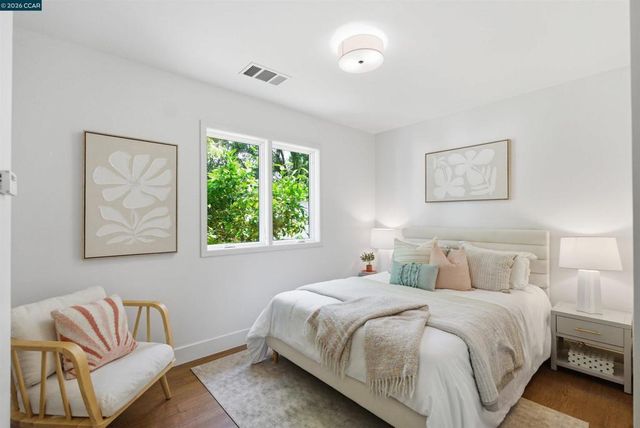 31 Crestview Drive, Orinda, CA 94563
