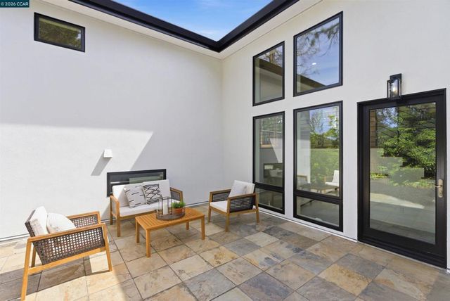 31 Crestview Drive, Orinda, CA 94563