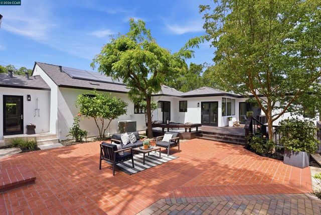 31 Crestview Drive, Orinda, CA 94563