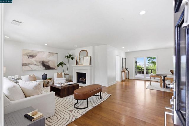 31 Crestview Drive, Orinda, CA 94563