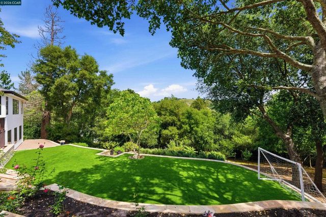 31 Crestview Drive, Orinda, CA 94563