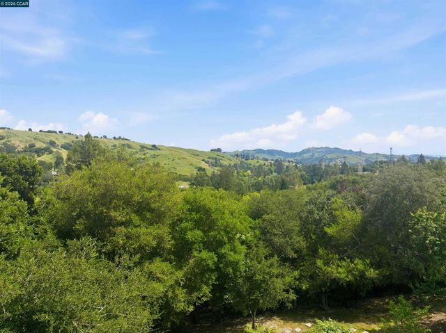 31 Crestview Drive, Orinda, CA 94563