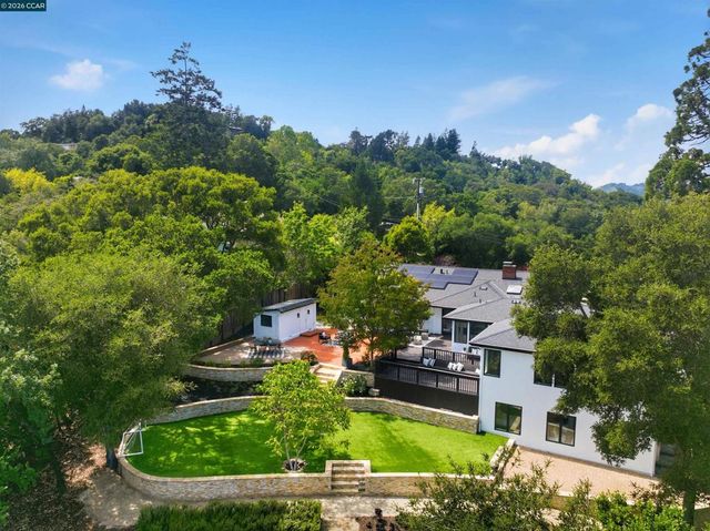 31 Crestview Drive, Orinda, CA 94563