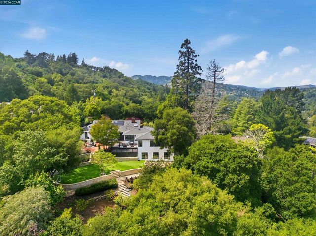 31 Crestview Drive, Orinda, CA 94563