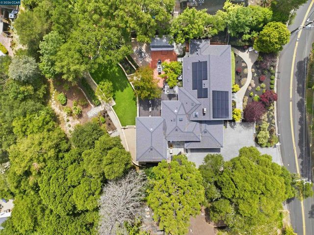 31 Crestview Drive, Orinda, CA 94563