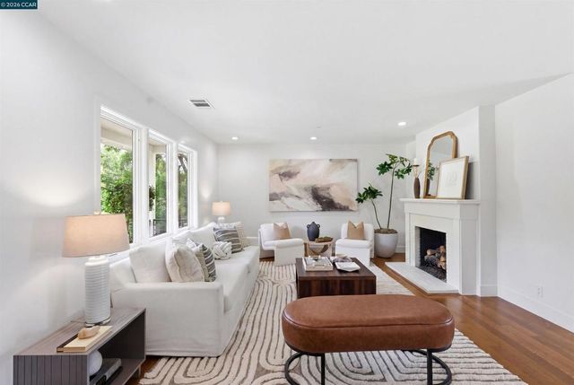 31 Crestview Drive, Orinda, CA 94563