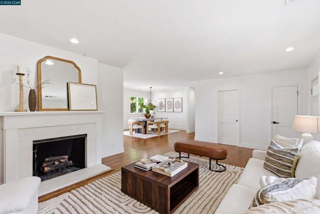 31 Crestview Drive, Orinda, CA 94563