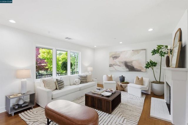 31 Crestview Drive, Orinda, CA 94563