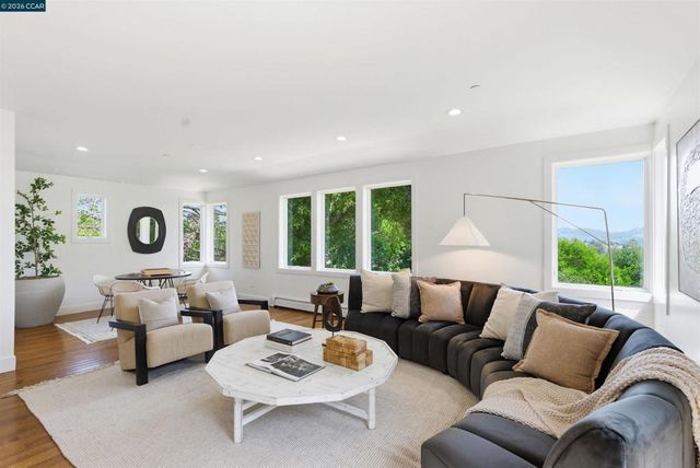 31 Crestview Drive, Orinda, CA 94563