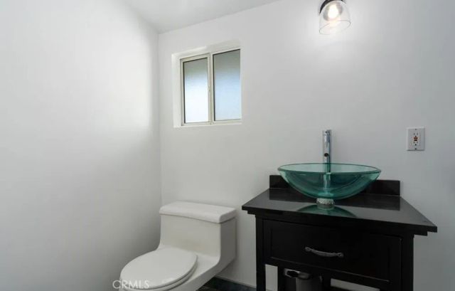 2112 Dover Drive, Newport Beach, CA 92660