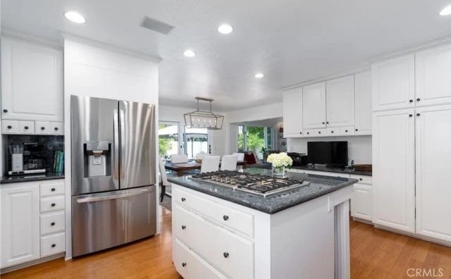 2112 Dover Drive, Newport Beach, CA 92660