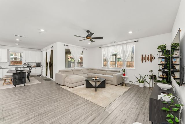 5930 Lakestone Dr, Sacramento, CA 95835