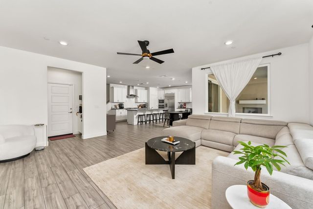 5930 Lakestone Dr, Sacramento, CA 95835