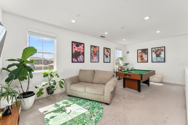 5930 Lakestone Dr, Sacramento, CA 95835