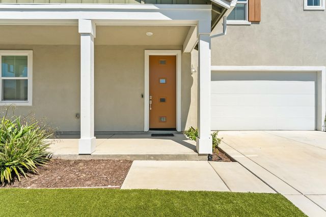 5930 Lakestone Dr, Sacramento, CA 95835