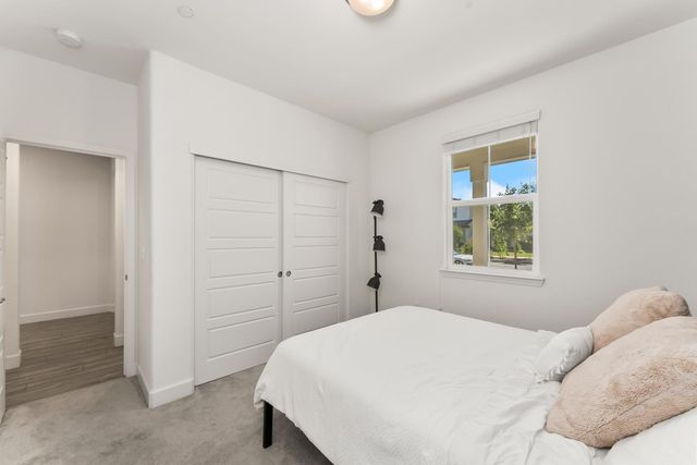 5930 Lakestone Dr, Sacramento, CA 95835