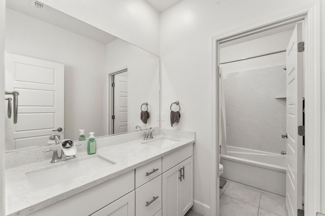 5930 Lakestone Dr, Sacramento, CA 95835