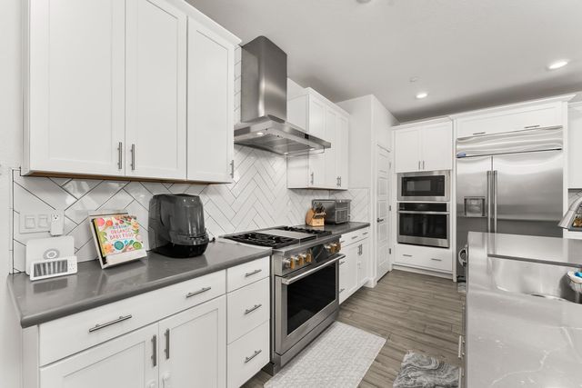 5930 Lakestone Dr, Sacramento, CA 95835