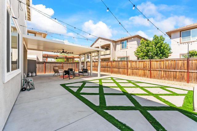 5930 Lakestone Dr, Sacramento, CA 95835