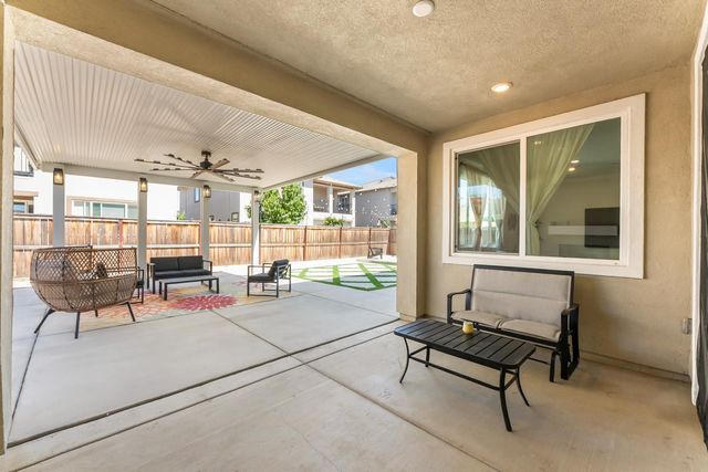 5930 Lakestone Dr, Sacramento, CA 95835