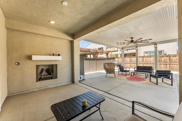 5930 Lakestone Dr, Sacramento, CA 95835