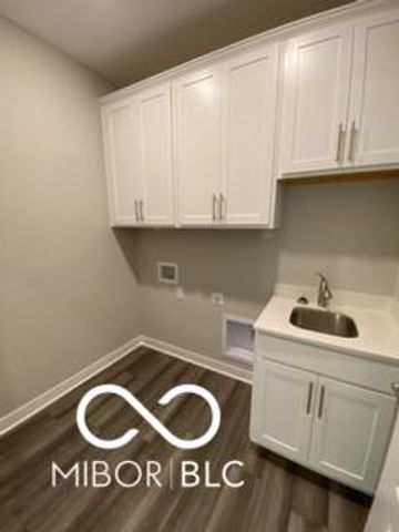 15713 Harvester Circle W, Noblesville, IN 46060