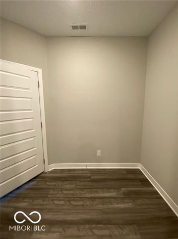 15713 Harvester Circle W, Noblesville, IN 46060