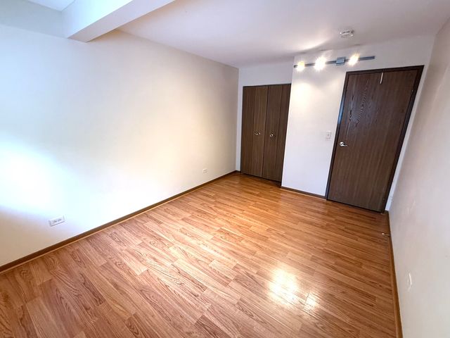 2258 Abbeywood Drive B, Lisle, IL 60532