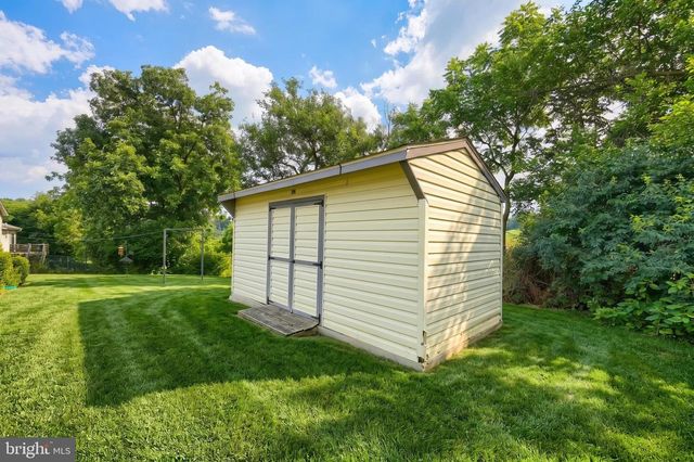 10 SCENIC DR, Hanover, PA 17331
