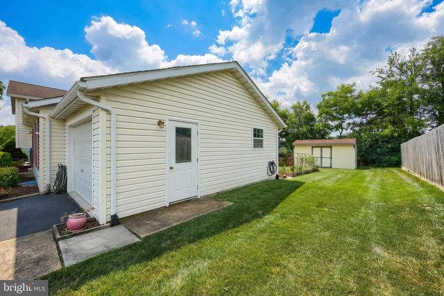 10 SCENIC DR, Hanover, PA 17331