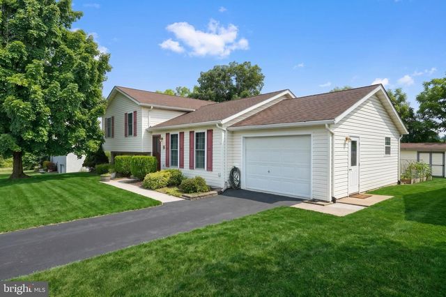 10 SCENIC DR, Hanover, PA 17331