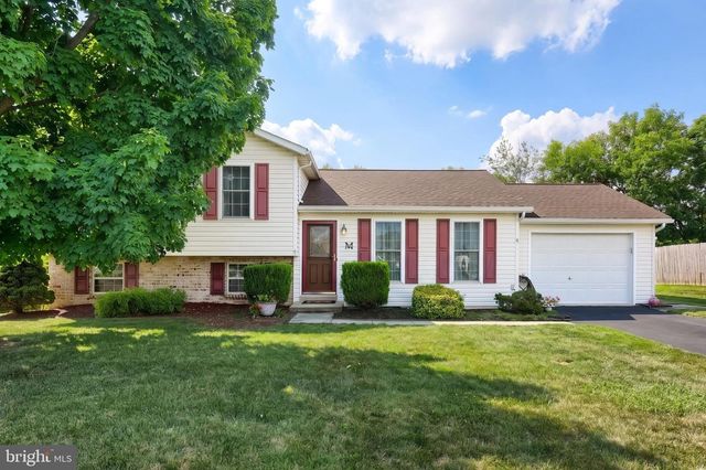 10 SCENIC DR, Hanover, PA 17331