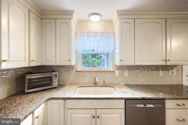 10 SCENIC DR, Hanover, PA 17331