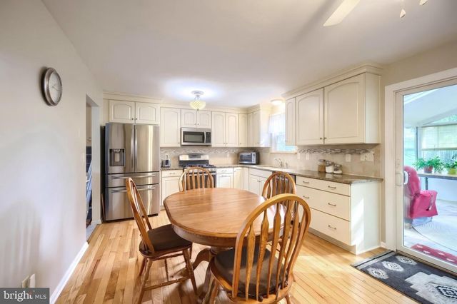 10 SCENIC DR, Hanover, PA 17331