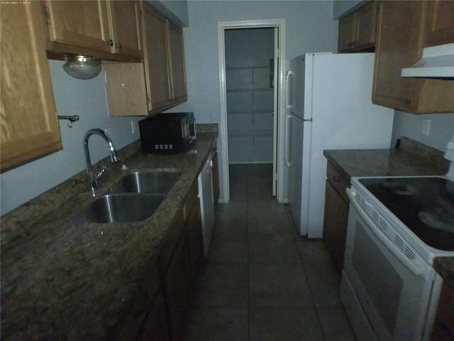 7400 Bellerive Drive 310, Houston, TX 77036