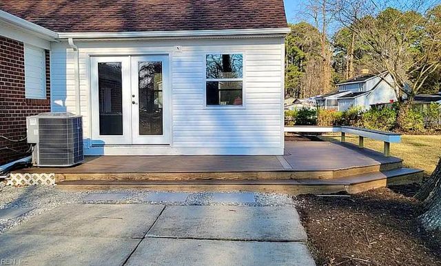 207 Falcon RD, Yorktown, VA 23690