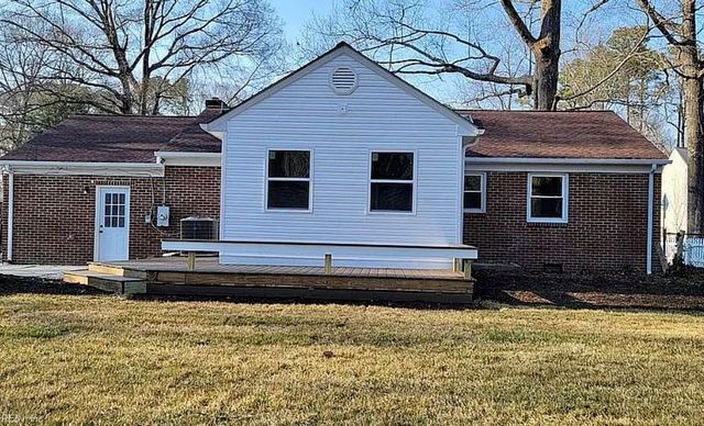 207 Falcon RD, Yorktown, VA 23690