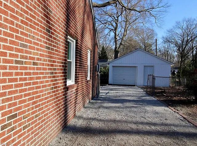 207 Falcon RD, Yorktown, VA 23690