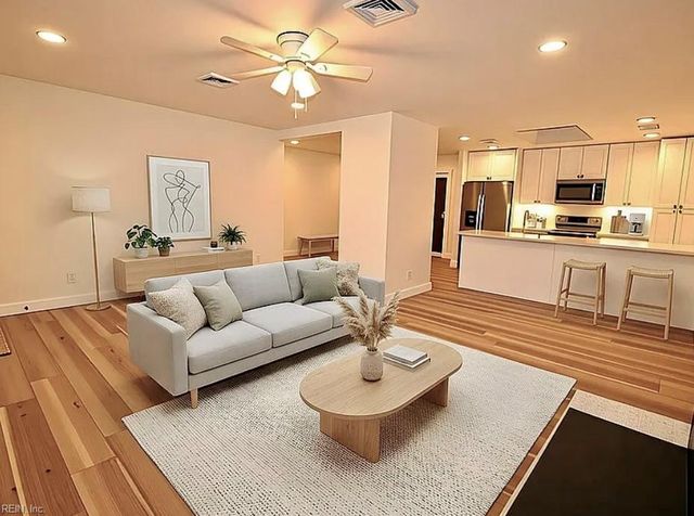 207 Falcon RD, Yorktown, VA 23690