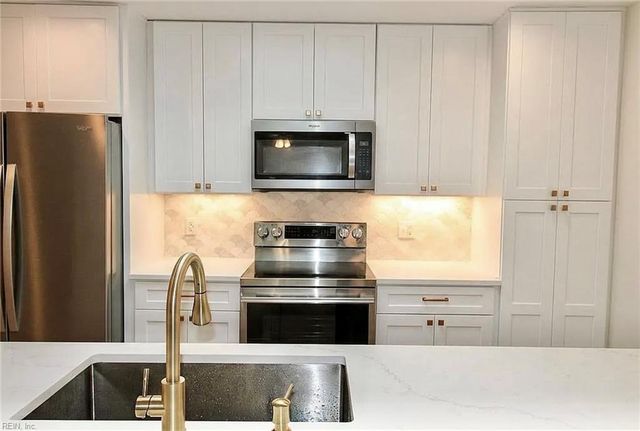 207 Falcon RD, Yorktown, VA 23690