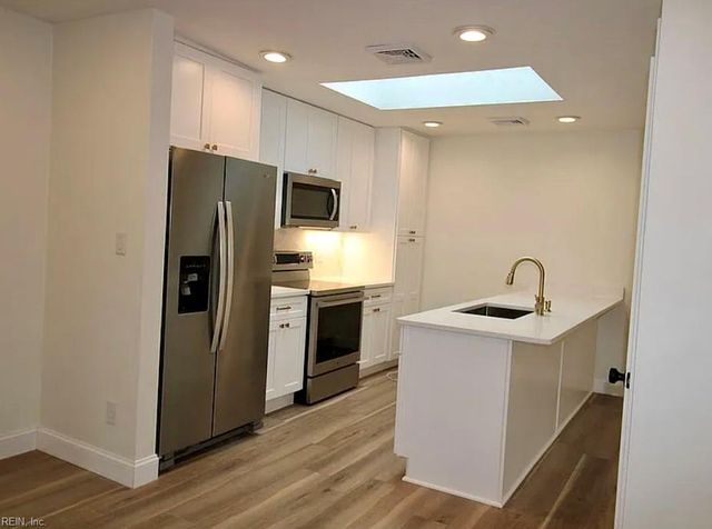 207 Falcon RD, Yorktown, VA 23690