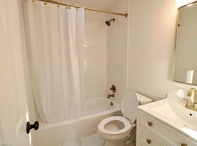 207 Falcon RD, Yorktown, VA 23690