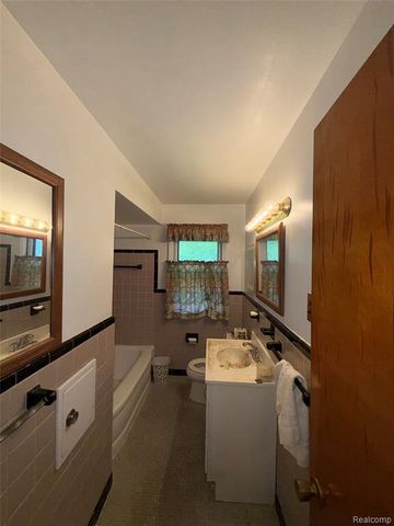 27663 Shagbark Drive, Southfield, MI 48076