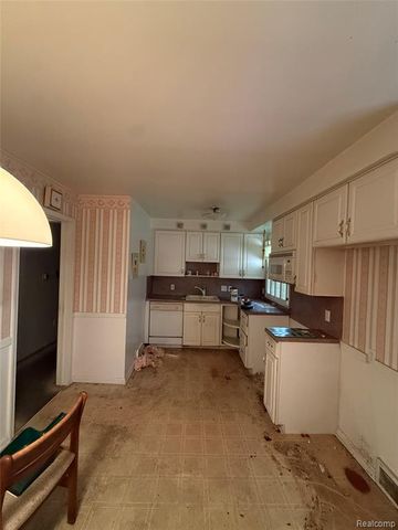 27663 Shagbark Drive, Southfield, MI 48076
