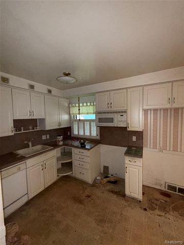 27663 Shagbark Drive, Southfield, MI 48076