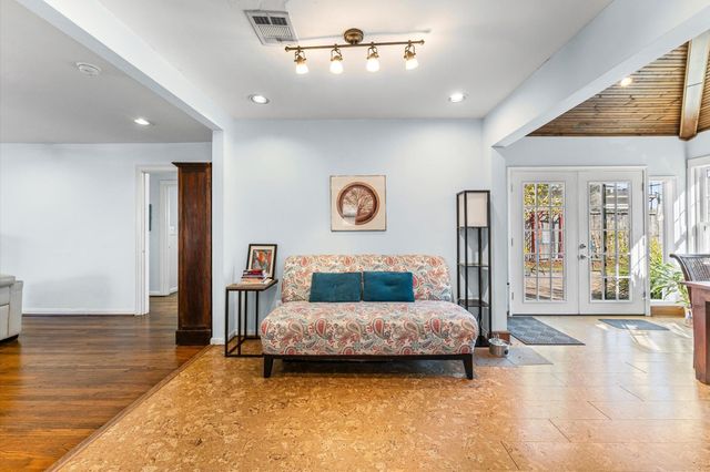 1507 Sue Barnett Drive, Houston, TX 77018